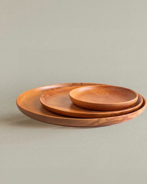 Round wooden plate